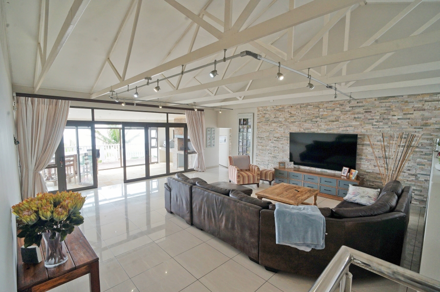 4 Bedroom Property for Sale in Winterstrand Eastern Cape